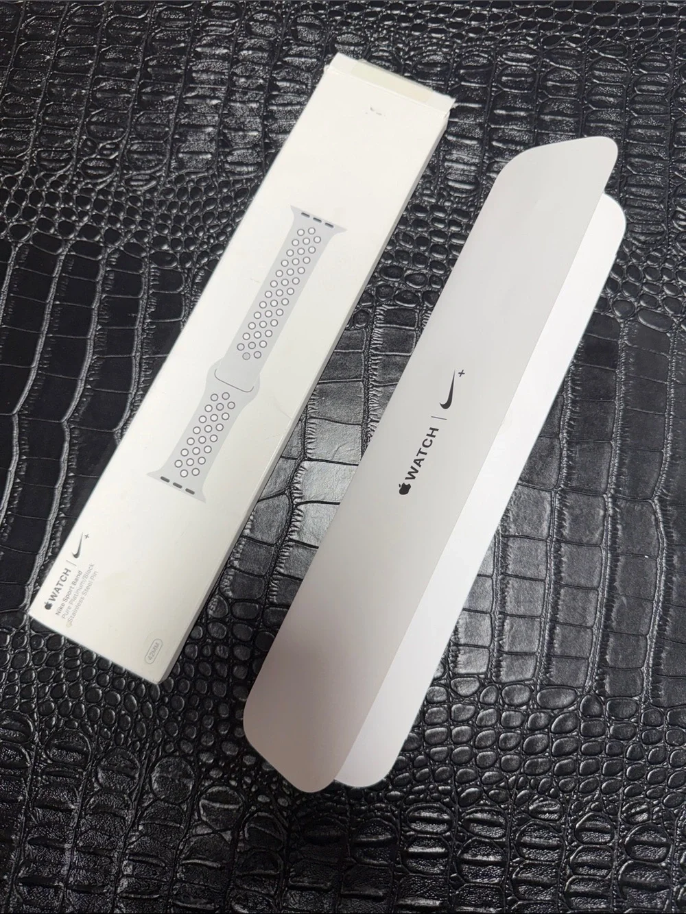 Apple Nike Sport Band - White with Light Gray Accents (42mm)